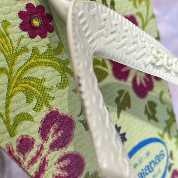 Havaianas green floral flip flops (sz 6 us) - Picture 6 of 9